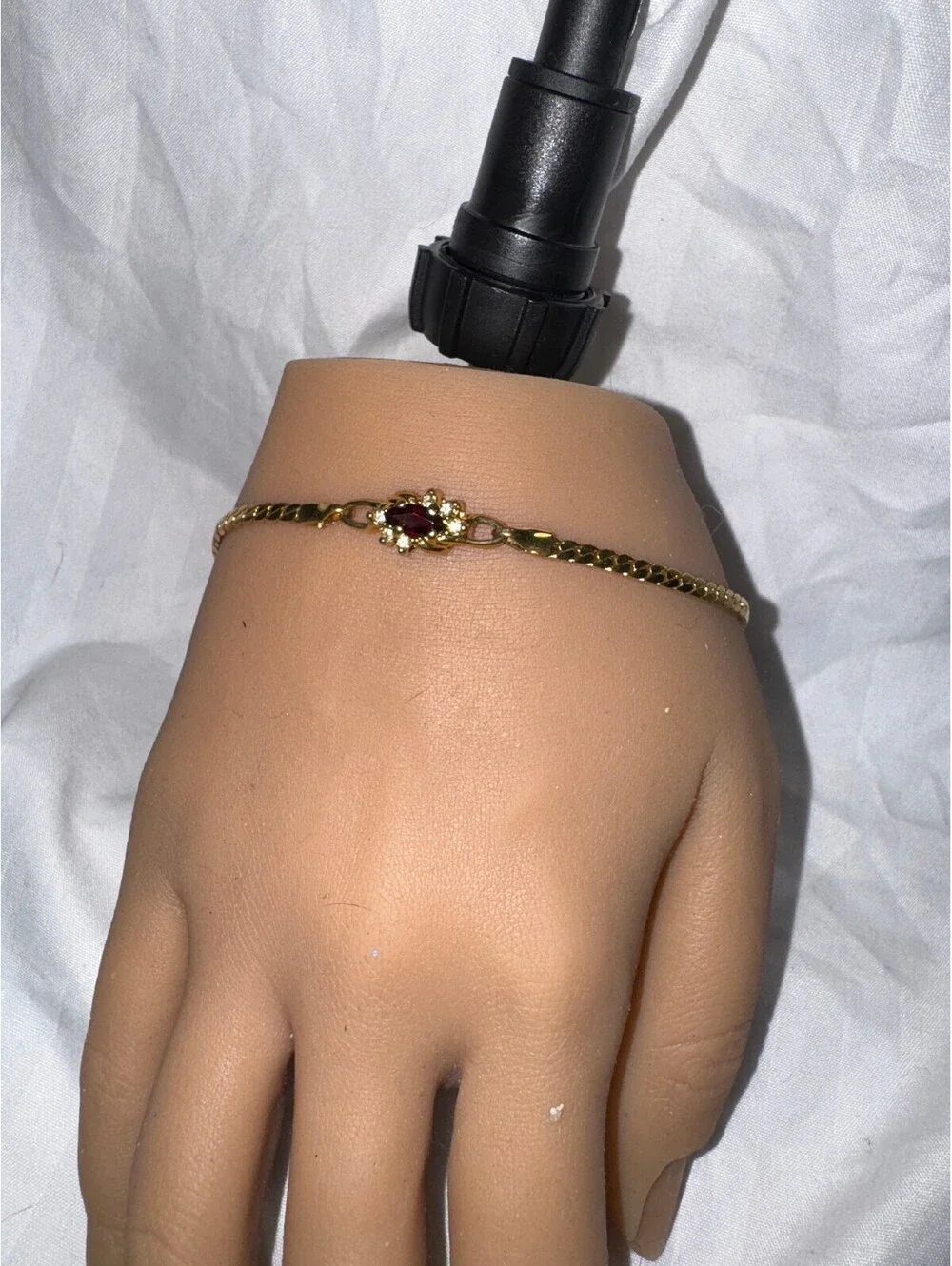 BRACELET Vintage Gold-Tone Bracelet with Red and Clear Rhinestones 7